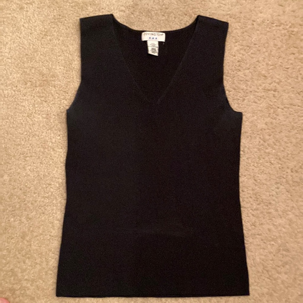 Womens knit sleeveless V - neck tank. Size Medium.
